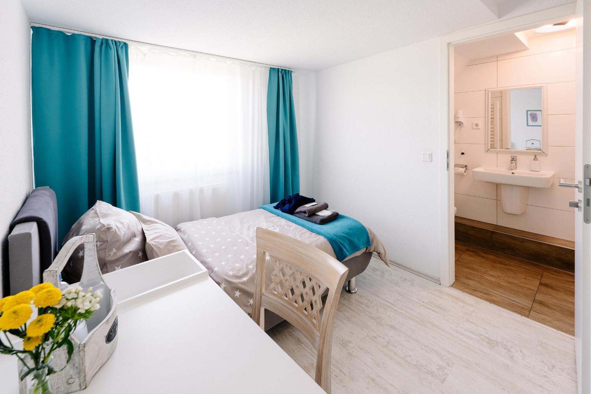 Gaestehaus Am Flughafen Herberg